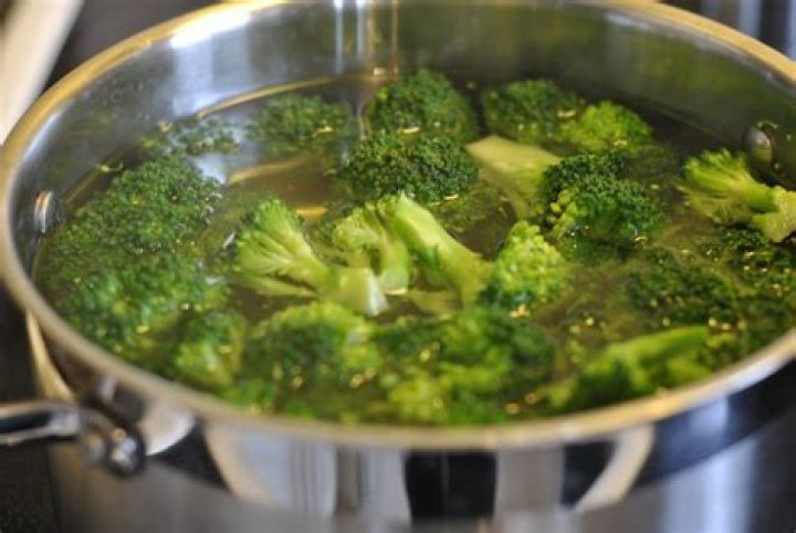 boiling broccoli