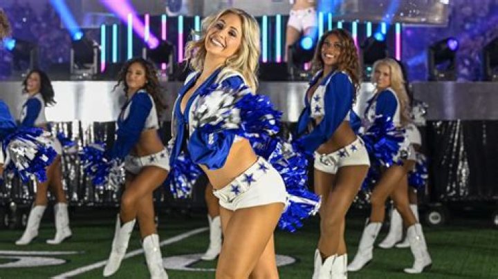 dallas cowboy cheerleader salary