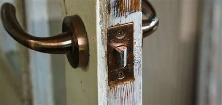 how to unlock door with hole