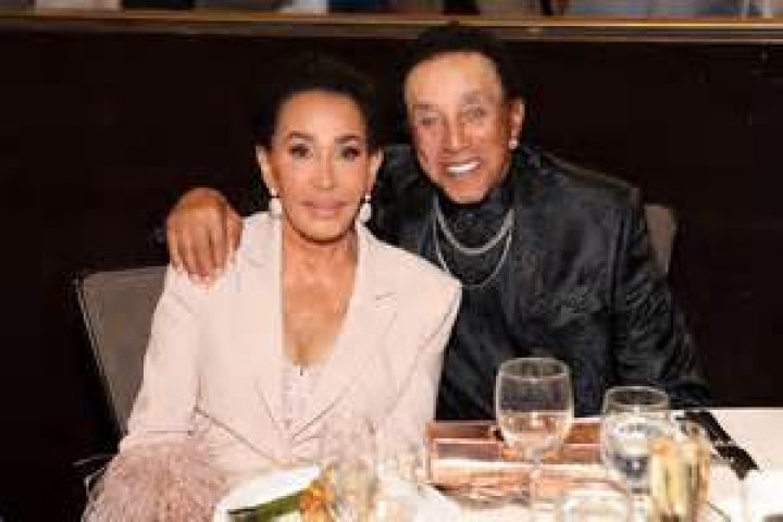 smokey robinson net worth