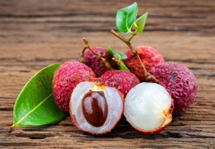 what does lychee taste like