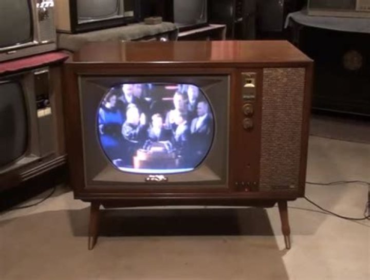 when did color tv come out