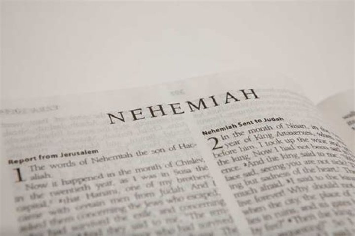 who wrote the book of nehemiah